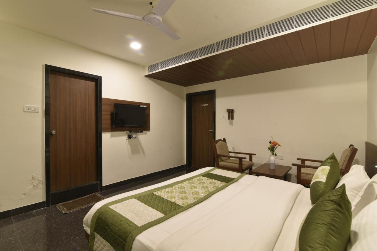 Hotel Clove Bijāpur 外观 照片